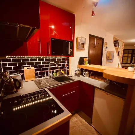 A 150 Pas Du Capitole!