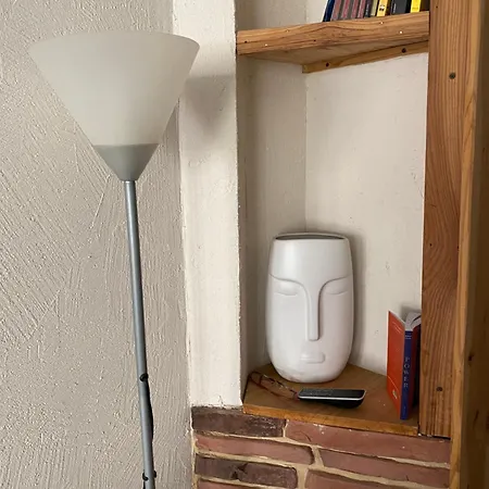 A 150 Pas Du Capitole! *