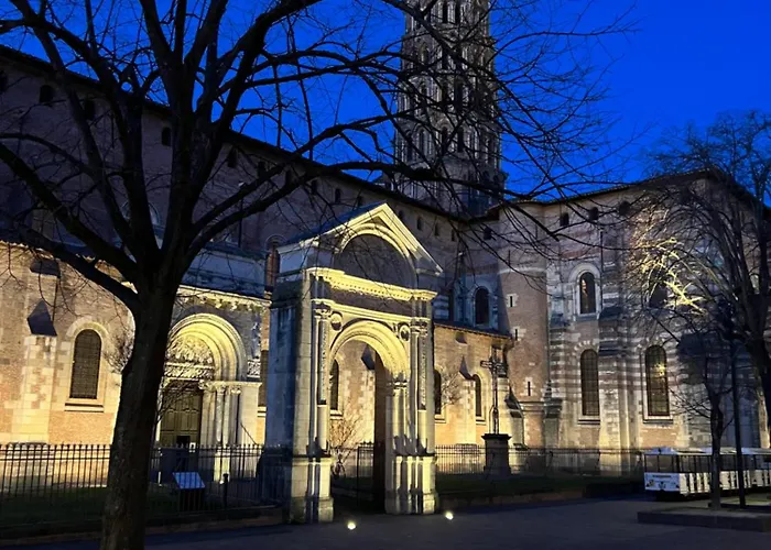 A 150 Pas Du Capitole!