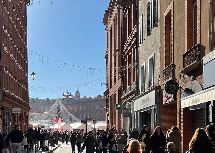 A 150 Pas Du Capitole! *