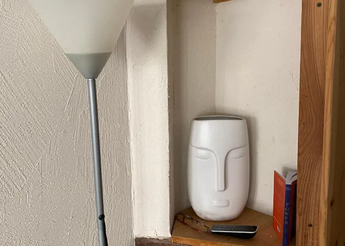 A 150 Pas Du Capitole! *