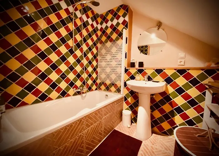 A 150 Pas Du Capitole! *