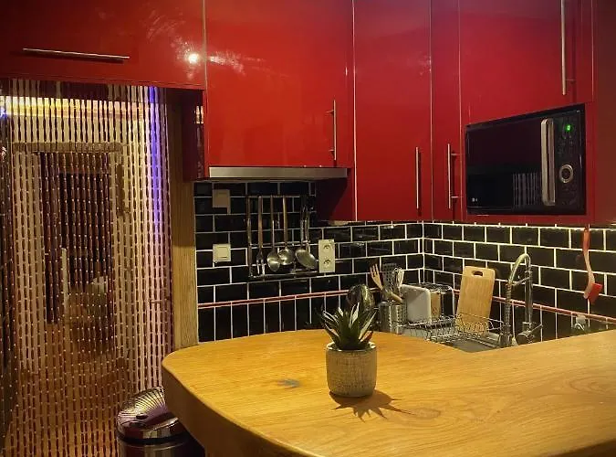 A 150 Pas Du Capitole!