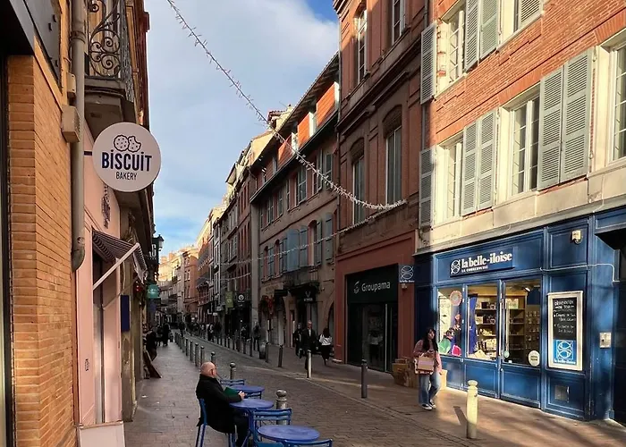 A 150 Pas Du Capitole!